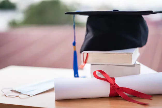 Entenda a importância do diploma de ensino superior Original