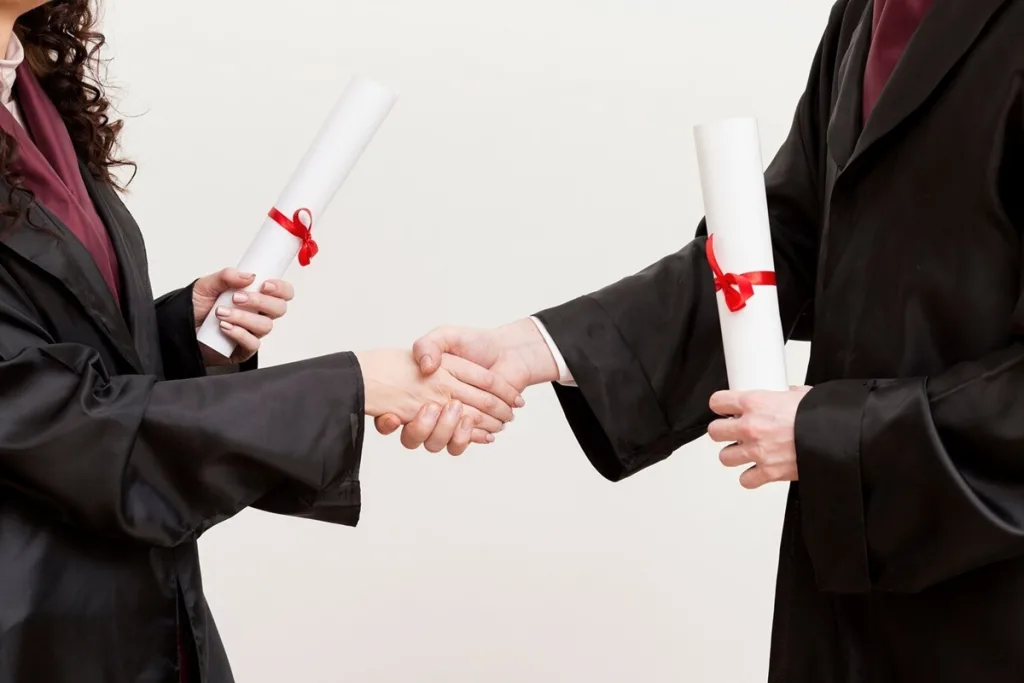 Sites vendem diploma reconhecido pelo MEC